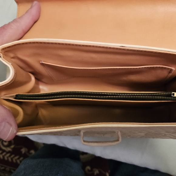 White (bone) Carved Leather purse, Vintage and Never Used! Hand carved in Mexico - Picture 9 of 10